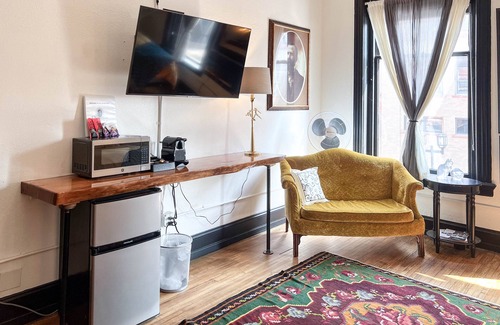 Downtown - Waterfront House | Oliver Inn | Suite 13 | Merritt Brothers