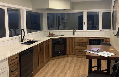 Okanagan-Similkameen House | Oliver Oasis, Merlot - Vineyard home with great pool, hot tub & views for days!