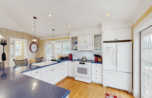 Nelscott House | Olivia Beach house with ocean views, private hot tub & seasonal pool