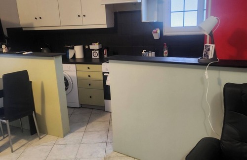 Andravida Apartment | olokliro dianerisma 2 krevatokameres,plires epiplomeno,sto kentro