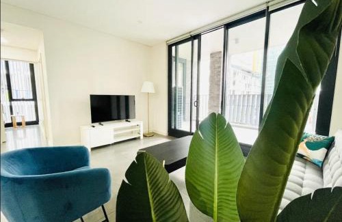 Lidcombe Apartment | Olympic Park Oasis - New 3b2b condo - Pool, Parking