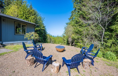 Sekiu Cottage | Olympic retreat w/hot tub & bbq