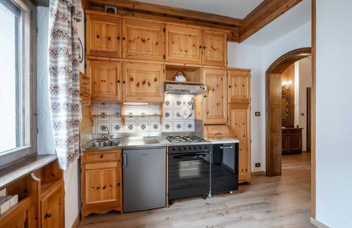 Cortina d'Ampezzo Historic Centre Apartment | Olympics Accommodation #04