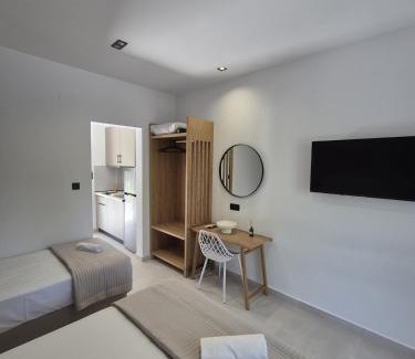 Paralia Pantaleimonos Apartment | Olympus Suites