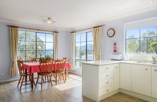 Alonnah House | Omaroo Cottage Bruny Island