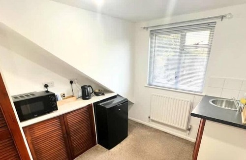 Hanwell House | Omega @ Hanwell | 2nd Floor Ensuite | Free Parking