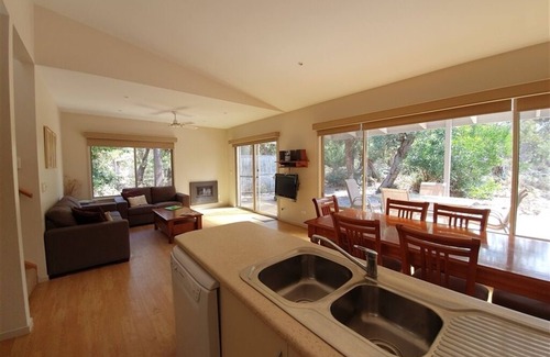Forge Creek Apartment | Omeo - 1 Nt(waterfront)