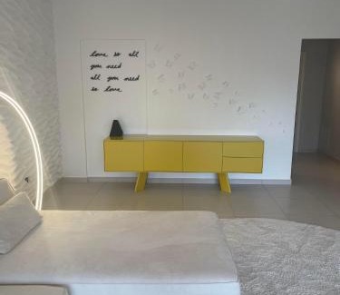 Anatoli Apartment | OMNI HOUSE White