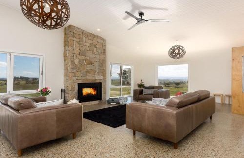 Durran Durra House | On a Hill