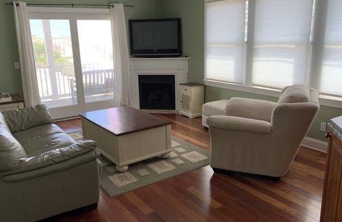 Beach Haven Gardens House | On beach block with heated private pool (in between Bay Village and Nardi's)