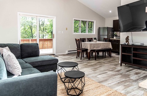 Briar Crest Woods House | ~On Lake Time~ BCW273 ~ 5EDROOMS~ Hot tub~2.5 miles to Big Boulder Ski
