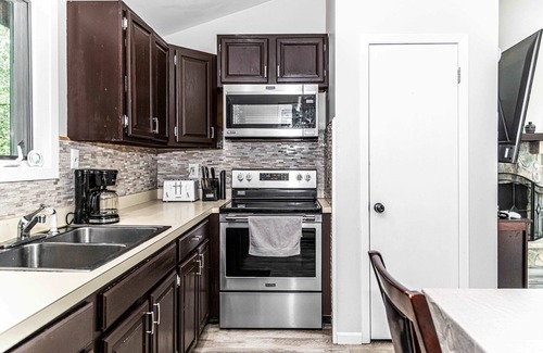 Briar Crest Woods House | ~On Lake Time~ BCW273 ~ 5EDROOMS~ Hot tub~2.5 miles to Big Boulder Ski