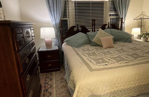 Watertown Apartment | On Mount Auburn st … 2 miles from Harvard Sq.. on bus line