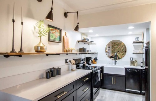 Edgehill Condo | On Music Row, this condo is walkable to Demonbreun, The Gulch, Midtown, Lower Broadway, and Vandy.