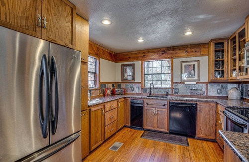 Streetman Cabin | On-Site Lake Access: Streetman Vacation Rental!