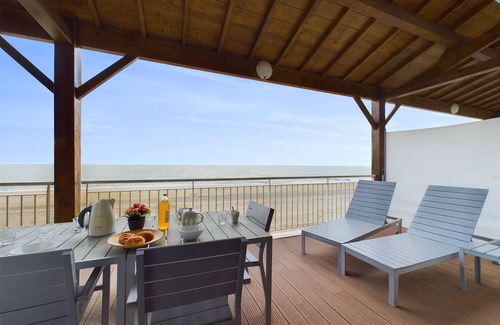La Tranche-sur-Mer Apartment | On the beach, apartment with terrace and sea view