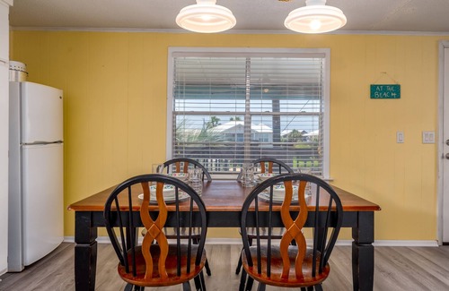 Royal Lagoons House | On the canal, great for kayakers, fishermen. Close to beach! - Casa Azul