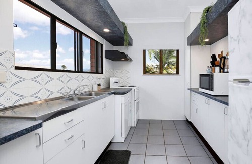 Cairns North Apartment | On the Esplanade with View 7