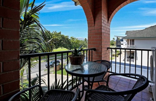 Cairns North Apartment | On the Esplanade with View 7