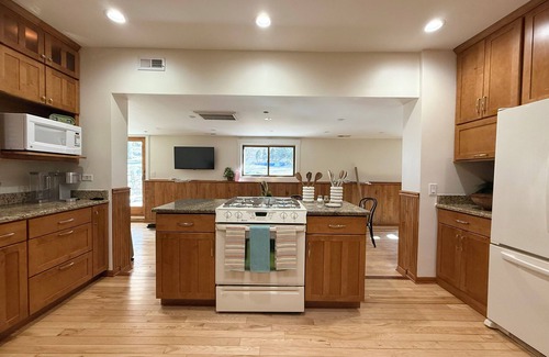 Algonquin Apartment | On the Fox/River access/Kayaks/Deck with lounging and dining/Free Parking