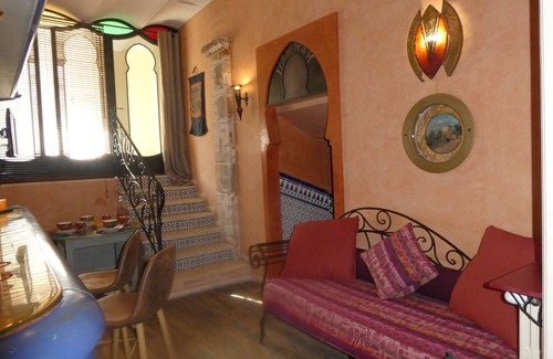 Cavaillon House | On the ground floor of a beautiful listed Haussmann building, unusual 150 m² with private hammam