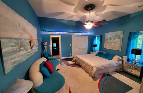Henrico House | On the lake- Sleeps 19- Sunday to Sunday rental during summer