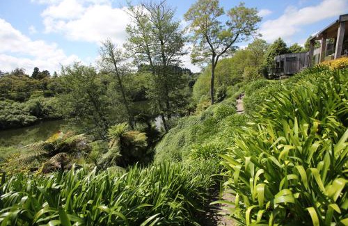 Tamahere Bed & Breakfast | On The River