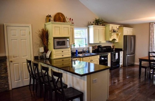 Taylorsville Cottage | "On the Rocks" Bourbon Trail Getaway