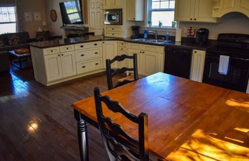 Taylorsville Cottage | "On the Rocks" Bourbon Trail Getaway