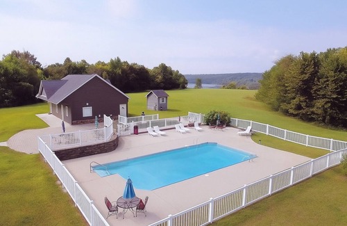 Taylorsville Cottage | "On the Rocks" Bourbon Trail Getaway