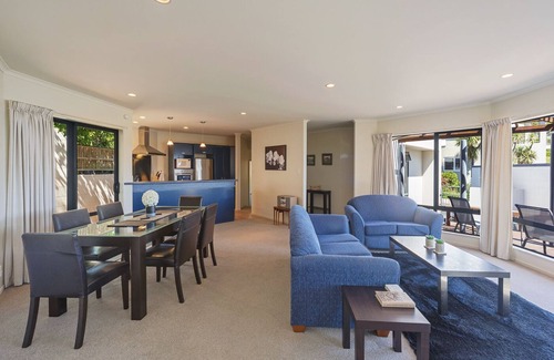 Nelson House | On The Rocks - Modern Waterfront Villa