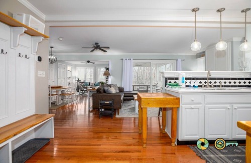 Basye House | On The Rocks! Spacious family-friendly 4BR home w/bonus room