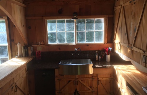 Hacienda House | On the Russian River, river access, hot tub in deck, pet friendly, wine country