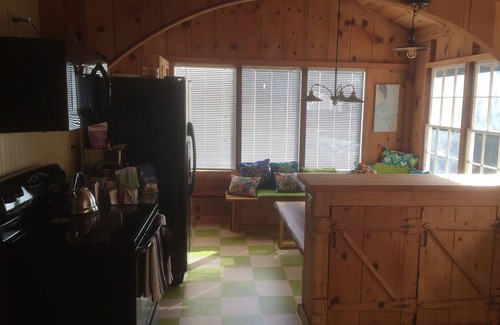 Hacienda House | On the Russian River, river access, hot tub in deck, pet friendly, wine country