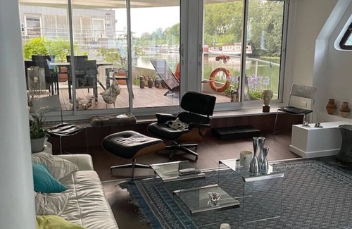 Neuilly-sur-Seine Boat Rental | On the water to the Olympic Games