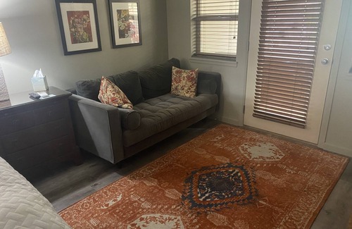Bend Apartment | On Widgi Creek golf course. Close to mtn, river and MTB trails