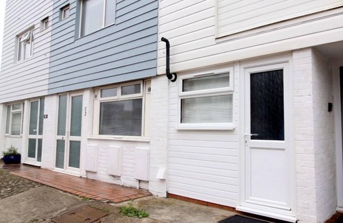 Seaford Apartment | One bed apartment near beach