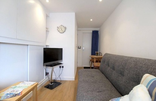 Seaford Apartment | One bed apartment near beach