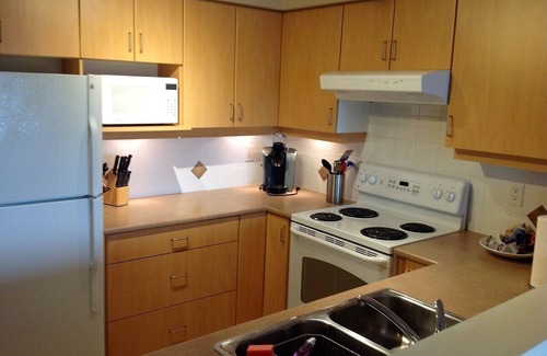 Okanagan-Similkameen Condo | One bedroom and Den Osoyoos beach condo with pool