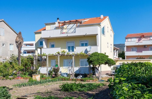 Kastel Stafilic Apartment | One bedroom apartment with terrace and sea view Kaštel Štafilić, Kaštela (A-21145-a)