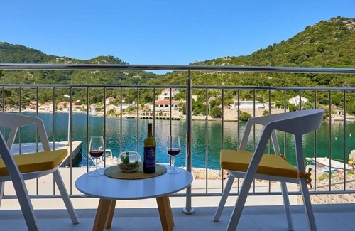 Okuklje Apartment | One bedroom apartment near beach Okuklje, Mljet (A-22341-a)