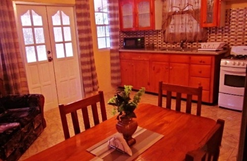 Les Coteaux Bed & Breakfast | ONE BEDROOM APARTMENT