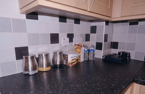 Milton Keynes Apartment | One Bedroom Apartment House with free parking & garden near M1 Junction 13 & 14