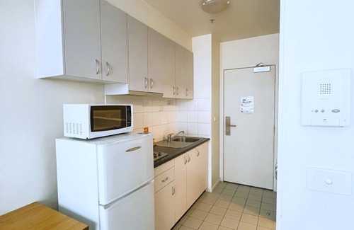 Carlton South Apartment | One-Bedroom Apartment | Melbourne CBD | Wifi Included