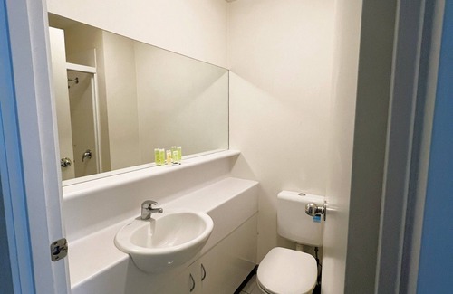 Carlton South Apartment | One-Bedroom Apartment | Melbourne CBD | Wifi Included