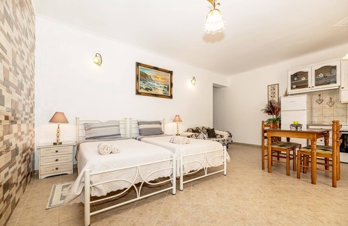 Ano Vasilikos Apartment | One-Bedroom Apartment - Arazzo Apartments