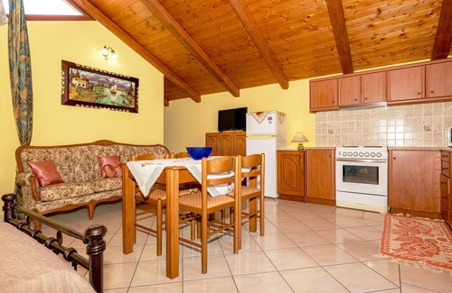 Ano Vasilikos Apartment | One-Bedroom Apartment - Arazzo Apartments