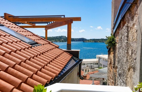 Grad Apartment | One bedroom apartment with terrace and sea view Šibenik (A-24358-a)