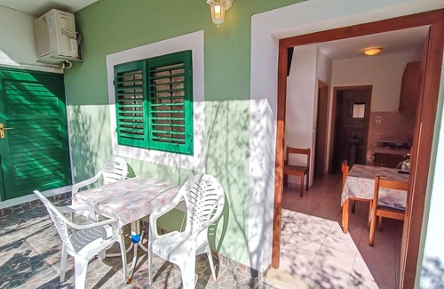 Promajna Apartment | One bedroom apartment near beach Promajna, Makarska (A-23184-d)