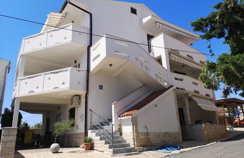 Kustici Apartment | One bedroom apartment near beach Zubovići, Pag (A-23921-e)